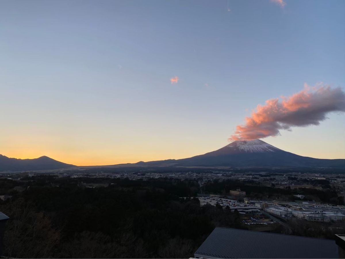 なんか噴火してるみたいw