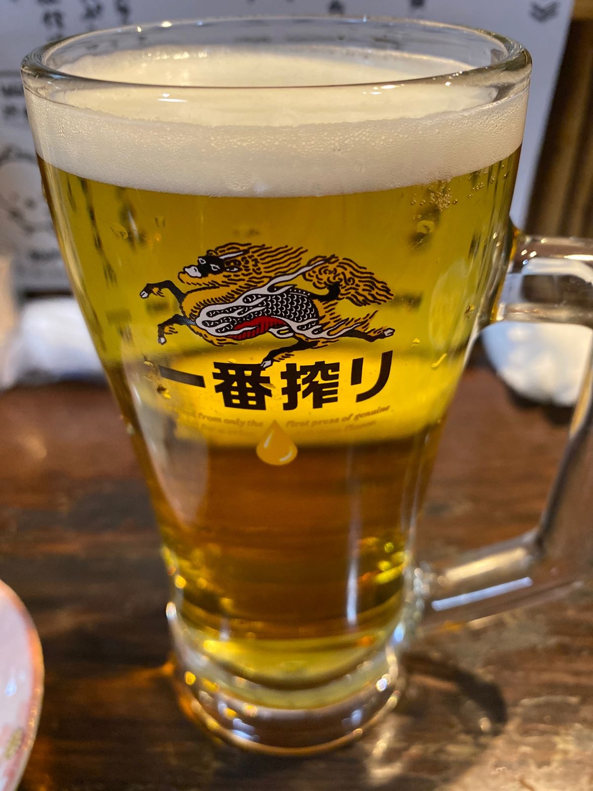 瀬戸大橋を渡って四国へと。
うどんは明日にとっておいて、今日は骨付鳥をいた...