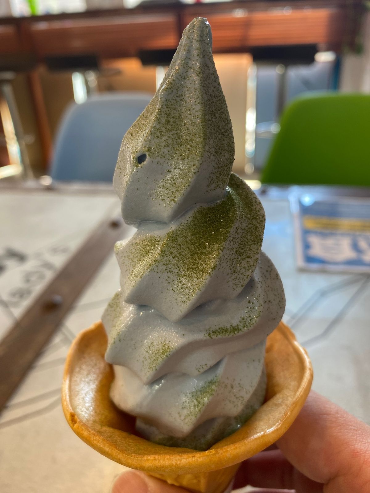 記念にジーンズでも、と思ったら貧乏旅行の1回分と同じくらいの予算が。。
次...