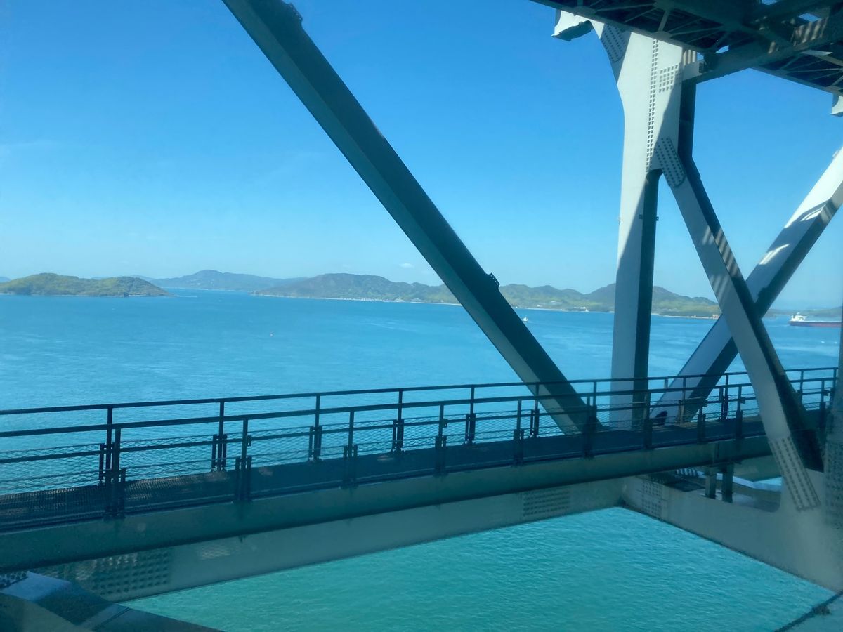 朝ごはんにうどんをいただいて早々と四国を脱出。
ジーンズの街、児島へと。