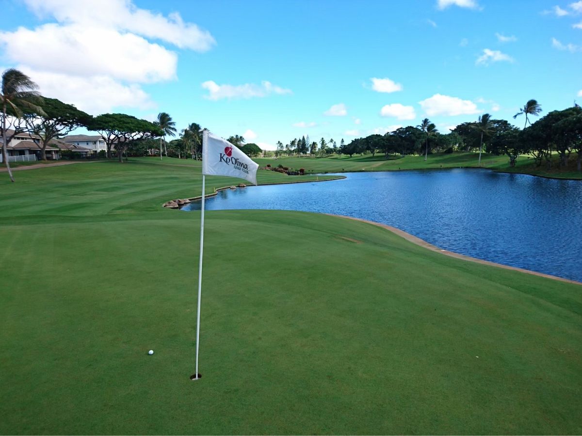コオリナの18番グリーン。
パーなら89だったのに、セカンドを池に入れて4...