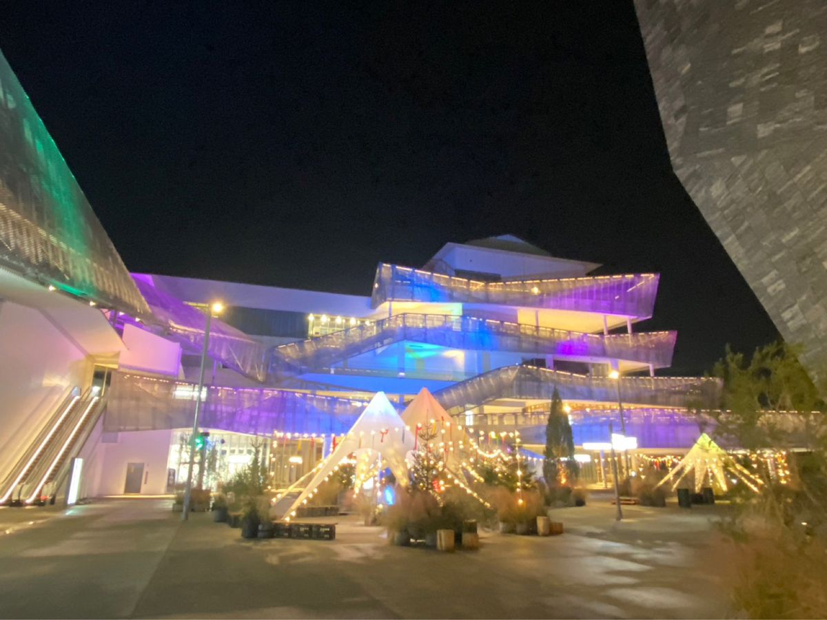 新しくできた所沢の観光スポットらしい。ホテルにも泊まってみた。アニメをフィ...