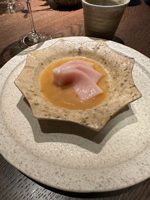 ノーマ京都
食べた事ない味の料理が出てきました