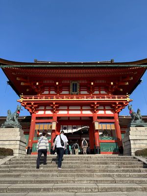 伏見稲荷神社に行って参りました
鳥居が1000個もあります