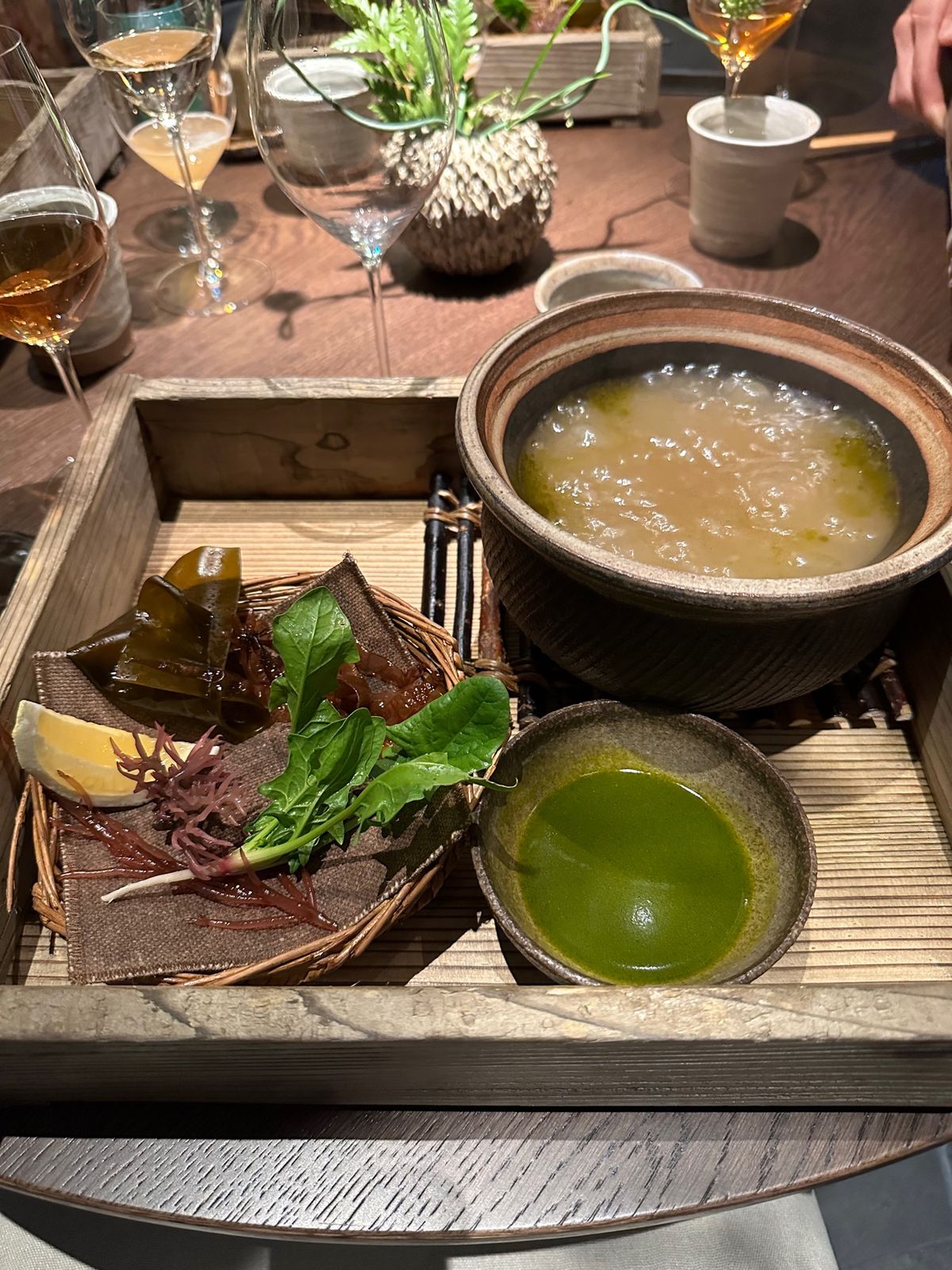 ノーマ京都
食べた事ない味の料理が出てきました