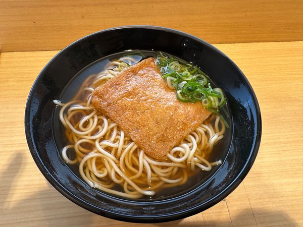 日本・兵庫県「姫路駅の駅そば」の写真：これは！ラーメン？そば？って感じです