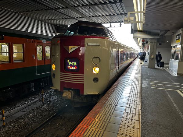 日本・岡山県「岡山駅から381系特急やくもで出雲市へ」の写真