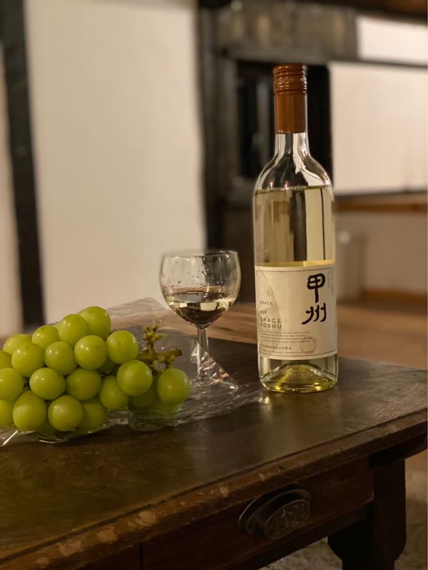日本・山梨県「シャインマスカット狩り&お茶カフェ in 山梨・静岡」の写真：甲州ワインとシャインマスカット