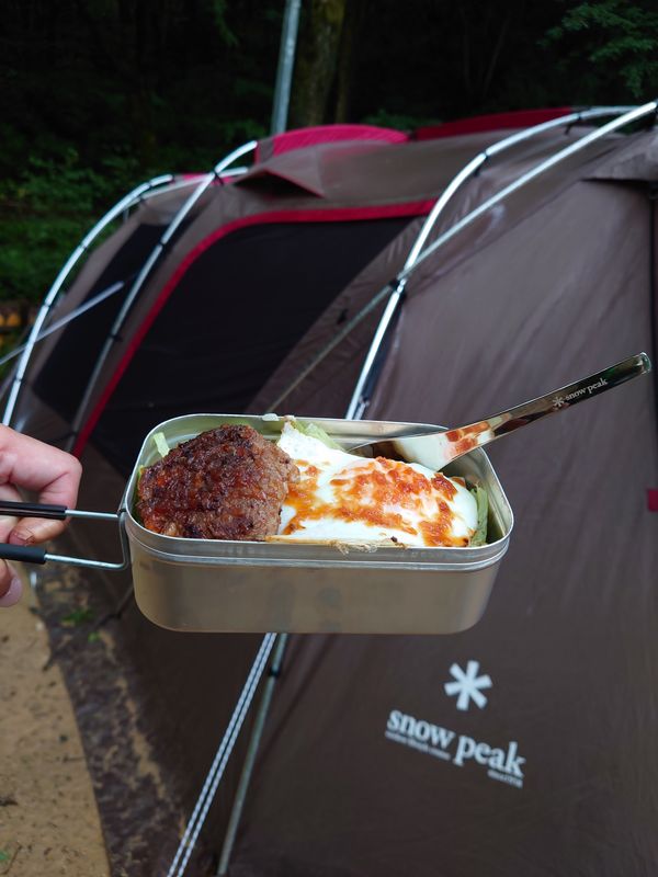 日本・滋賀県「グルキャン at マキノ高原キャンプ場」の写真：ロコモコ丼