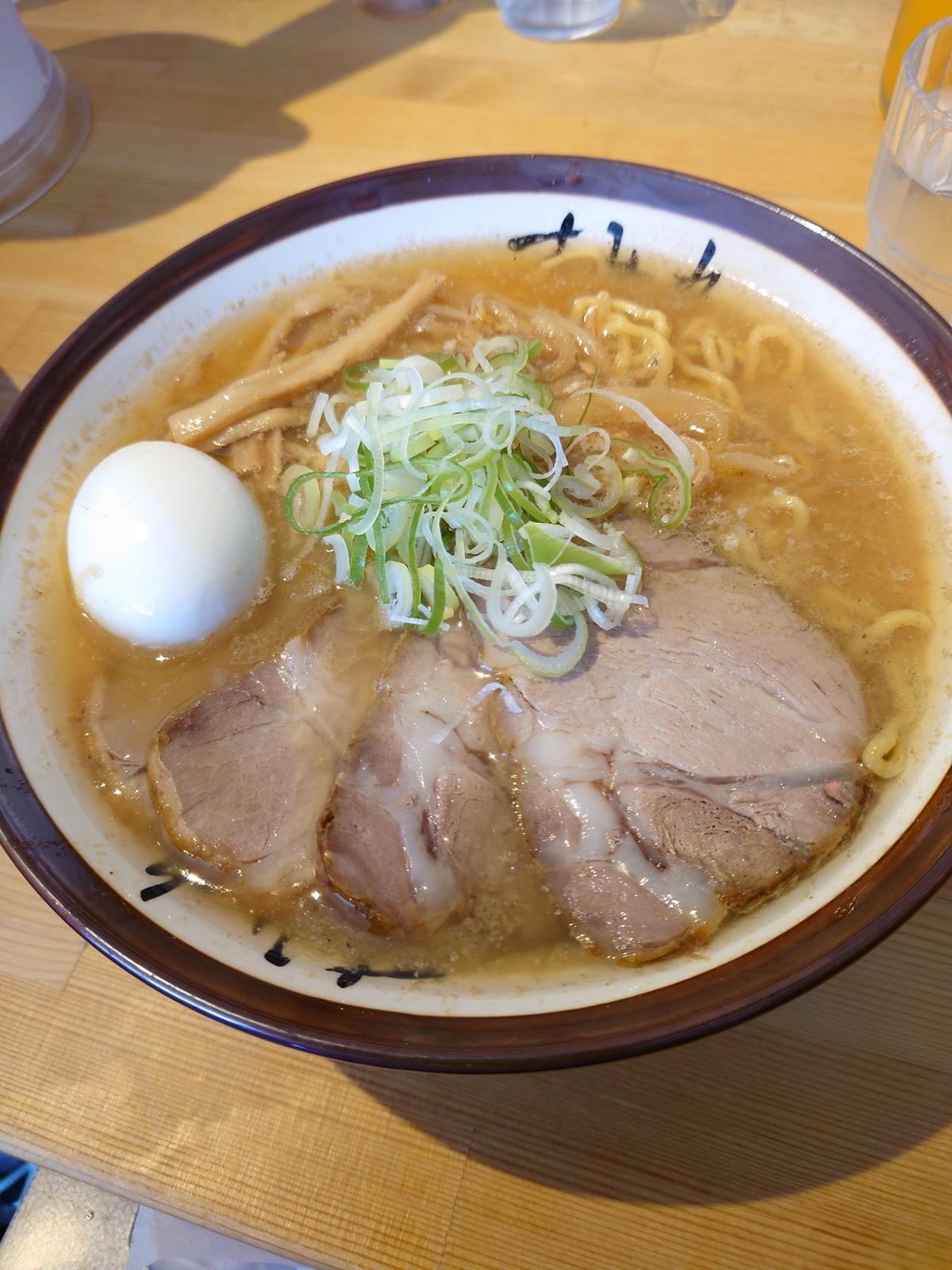 すみれの味噌ラーメン。
めちゃくちゃ美味しかった！
次男の幼稚園時代の同級...