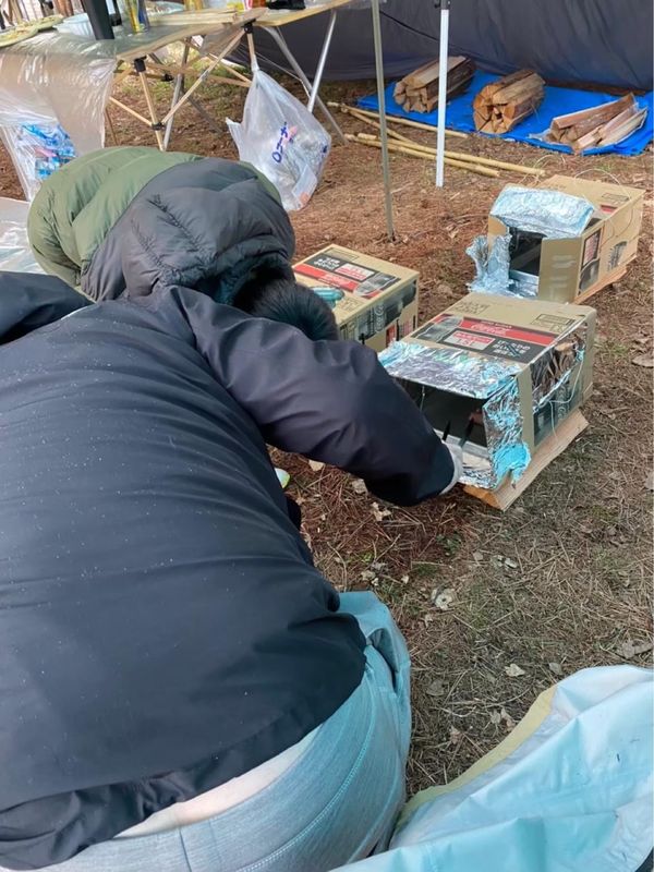 日本・岐阜県「グルキャン at 飛騨たかね野麦オートビレッジ」の写真：手作りのダンボールピザ窯。