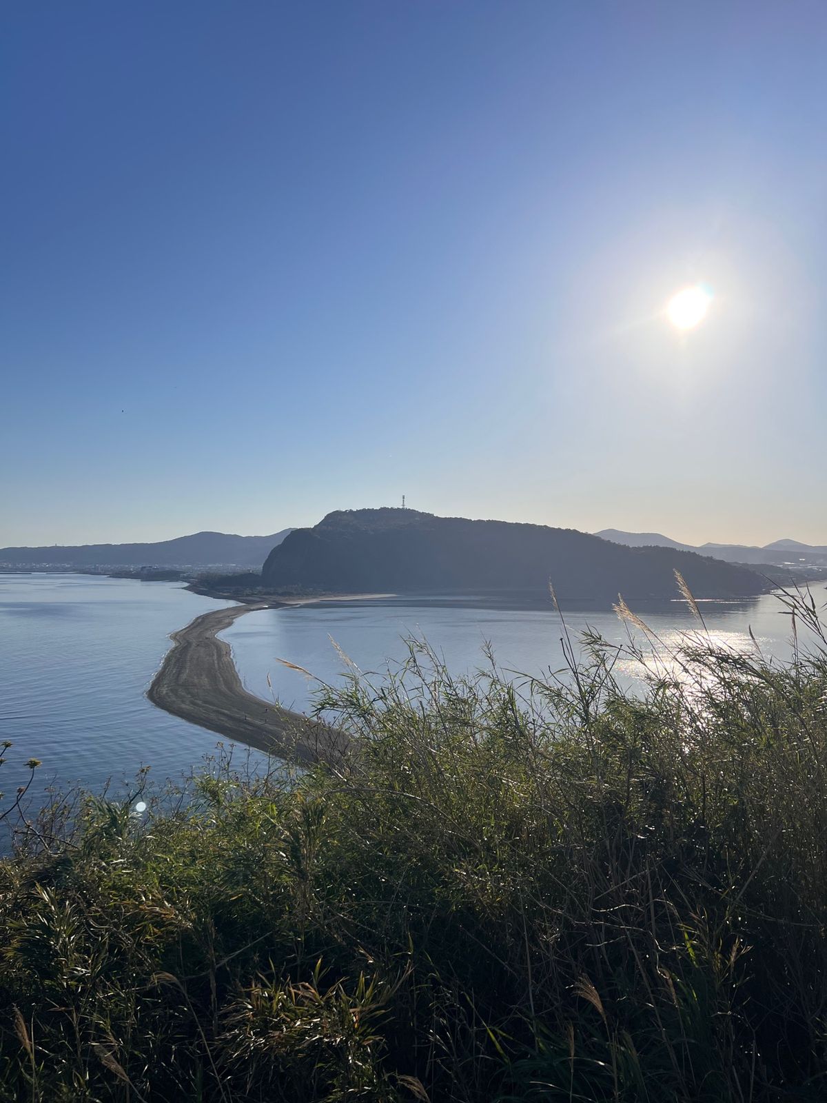 指宿の知林ヶ島へ渡る「ちりりんロード」
開聞岳と指宿枕崎線
開聞岳一等三角...