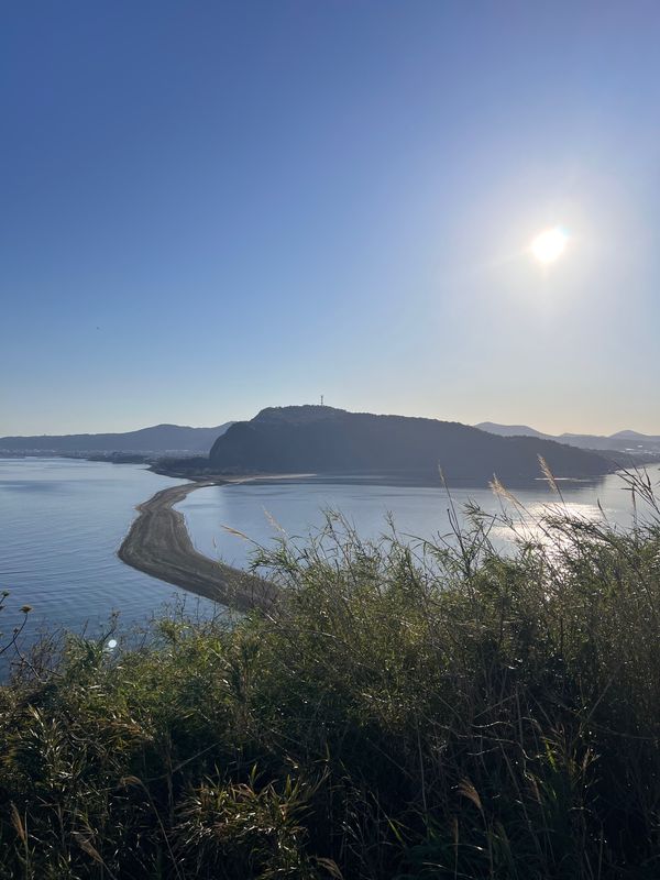 日本・鹿児島県「早春の鹿児島」の写真：指宿の知林ヶ島へ渡る「ちりりんロード」
...