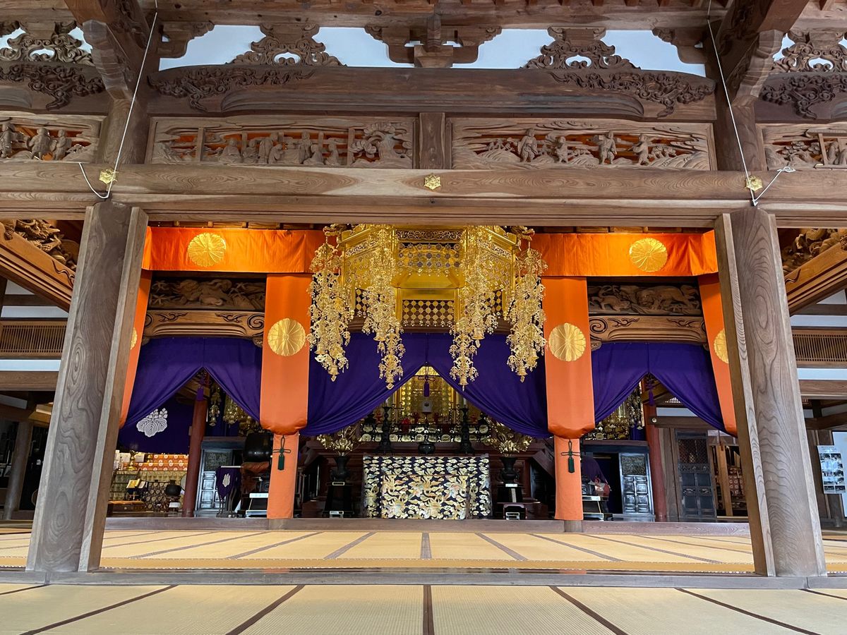 能登の名刹、総本山總持寺。山門がとても見事でした。