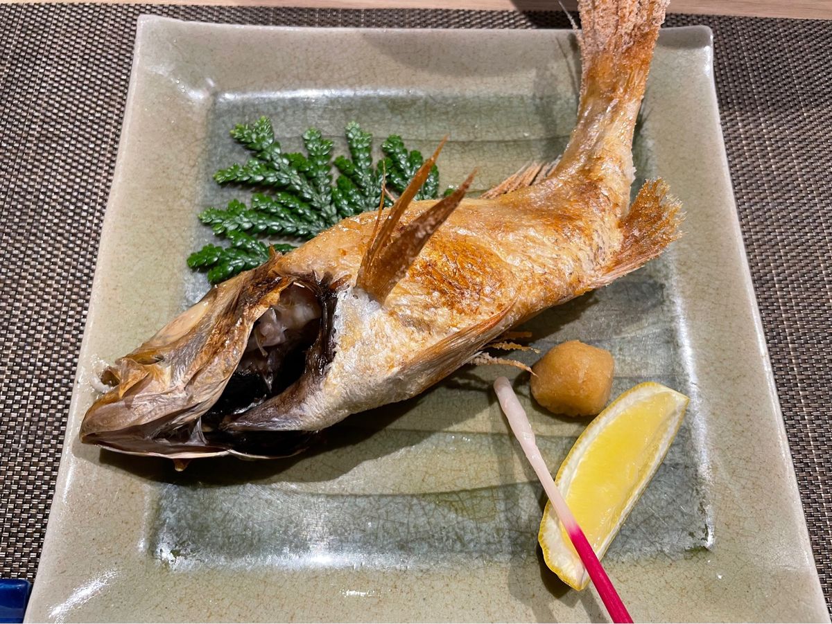 加賀屋での夕食はのどぐろの塩焼きや能登牛など加賀の名物をいただきました。ど...