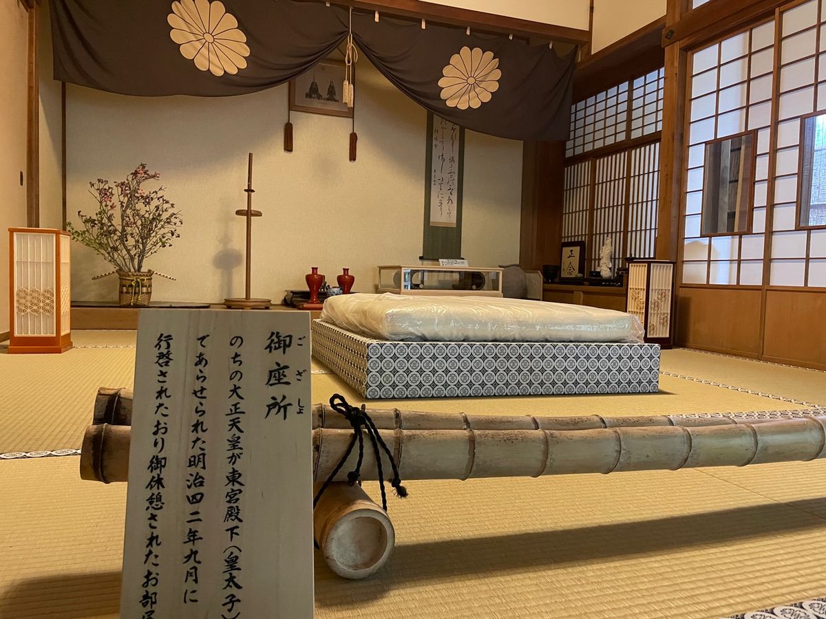 和倉温泉にある青林寺。京都の瑠璃光院のような感じです。建物は大正天皇の御幸...