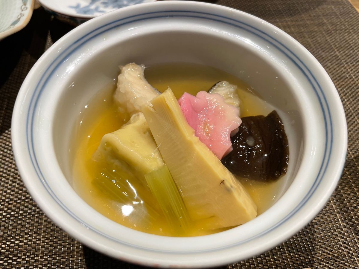 加賀屋での夕食はのどぐろの塩焼きや能登牛など加賀の名物をいただきました。ど...