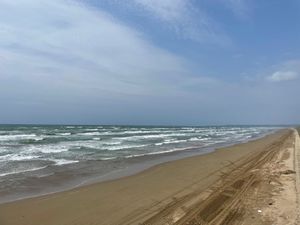 日本で唯一海岸を走る事ができる千里浜ドライブウェイ。以前来た時に走れずリベ...