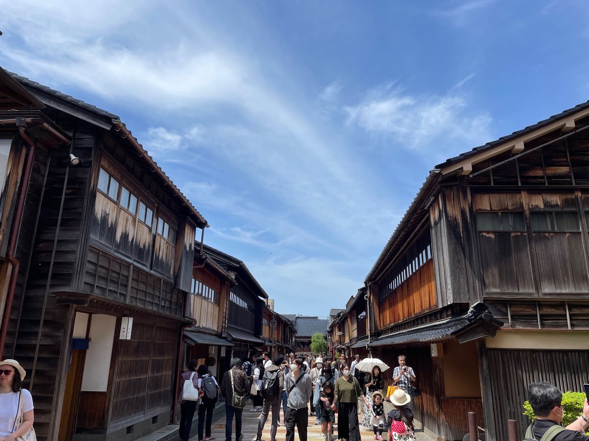 金沢の観光スポットひがし茶屋街。この日は暑かったのでかき氷をいただきました。