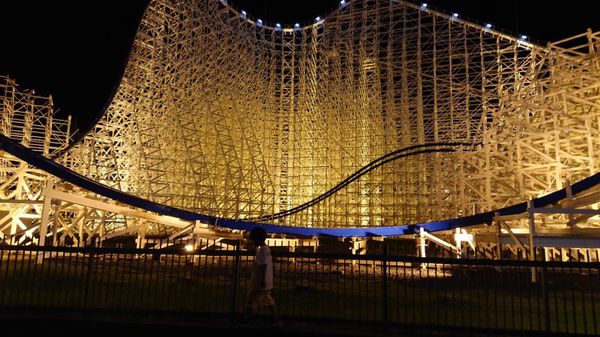 日本・三重県「ナガシマスパーランド」の写真：元ホワイトサイクロン。
今は白鯨。