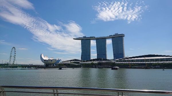 シンガポール・シンガポール「年越し旅行 in シンガポール」の写真：マリーナベイサンズ。