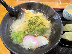 万直し本店　三輪素麺