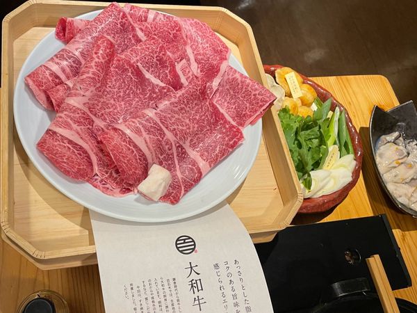 日本・日本「Nara」の写真：すき焼きと牛まぶし　ももしき