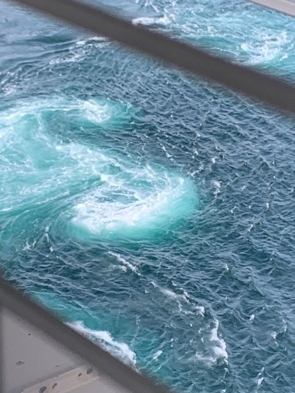 日本・香川県「母娘旅」の写真：鳴門海峡、強風でクルーズ欠航。
遊歩道か...