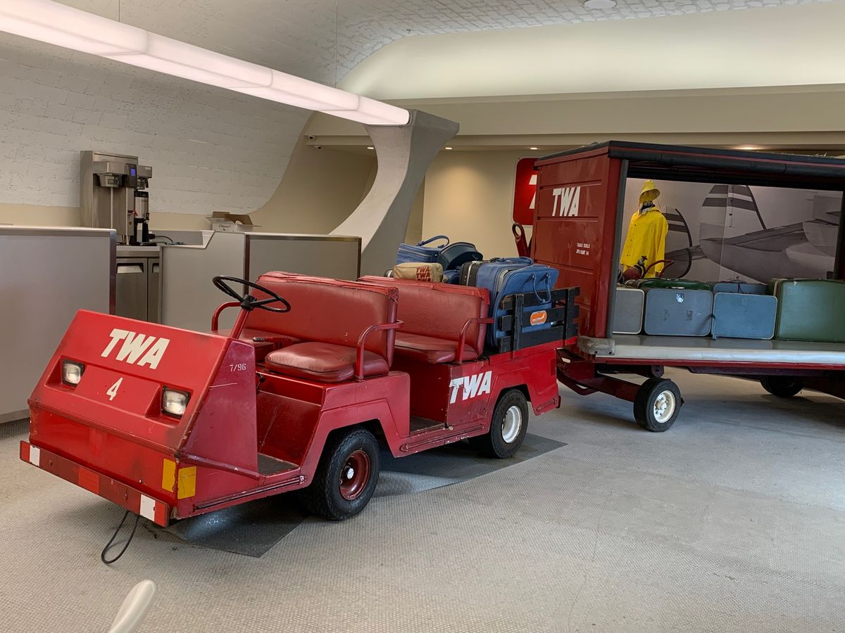 帰国便が早いので、空港にあるTWAホテルへ。

この日、夜中から体調崩して...