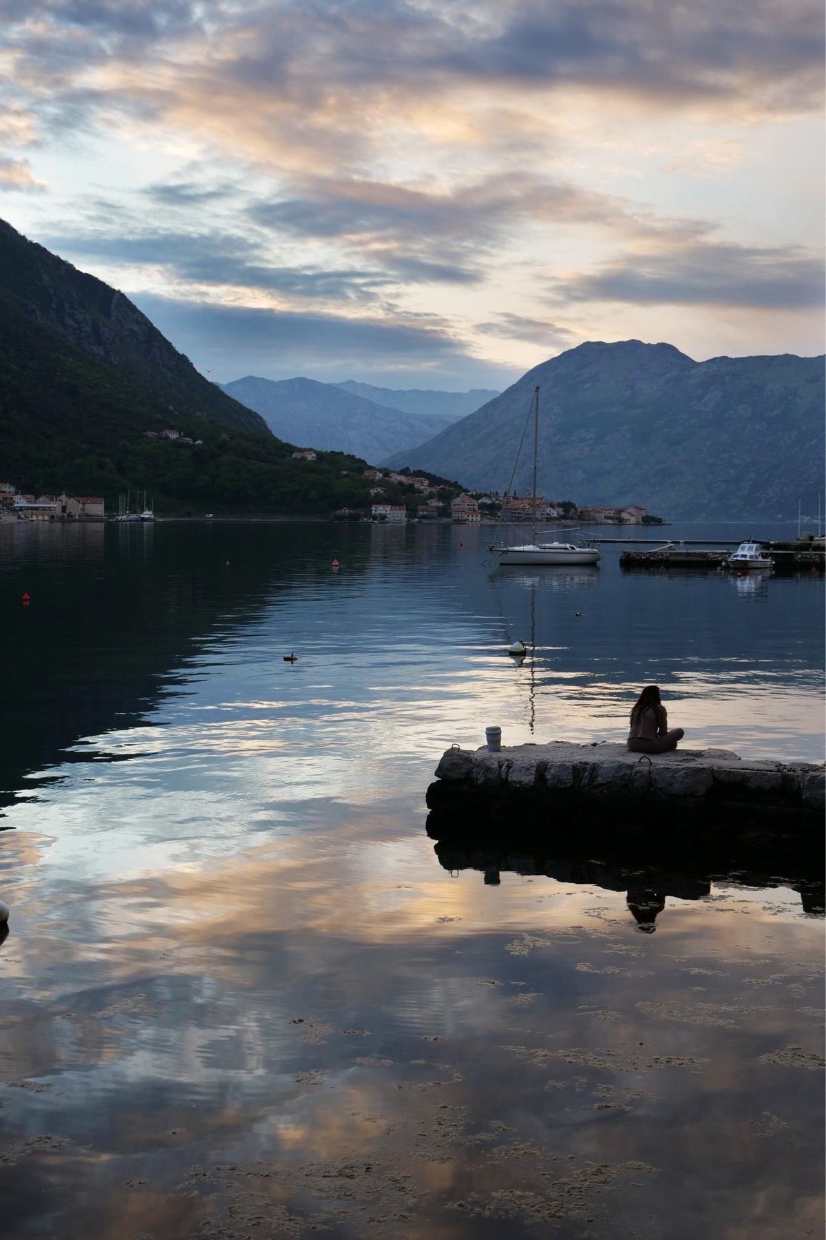 モンテネグロのコトルの海沿い