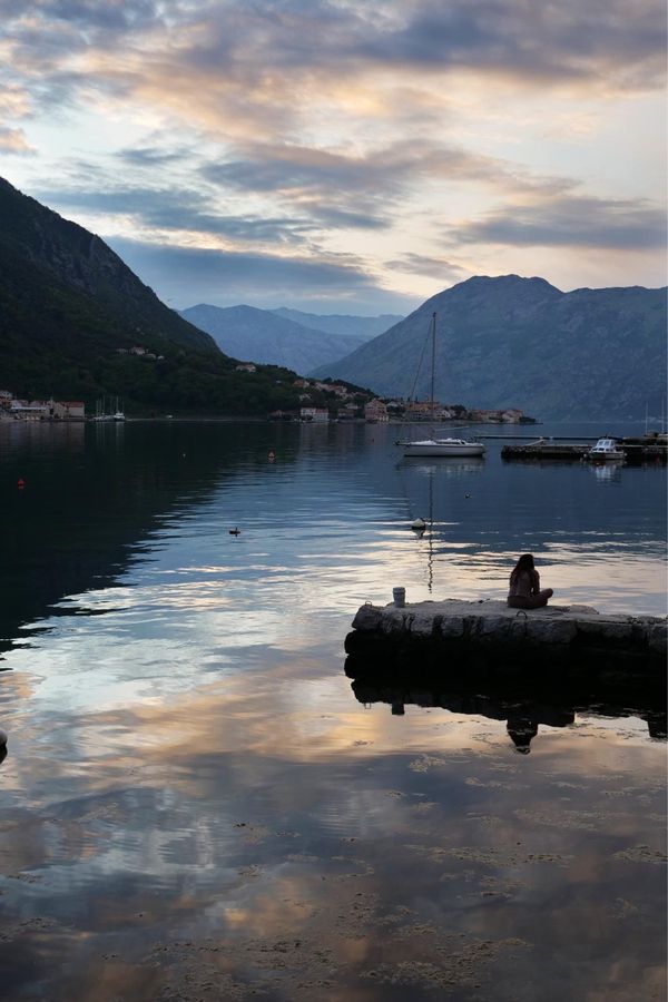 マケドニア共和国・Ohrid「バルカン半島旅行」の写真：モンテネグロのコトルの海沿い