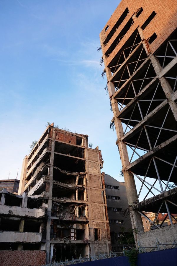 マケドニア共和国・Ohrid「バルカン半島旅行」の写真：戦争の跡が残っています