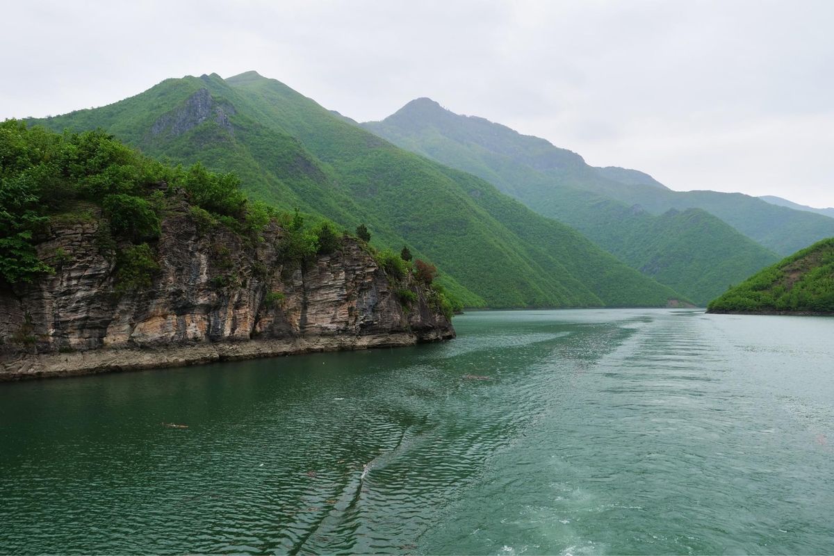 雨の中 フェリーで移動
1時間ほど