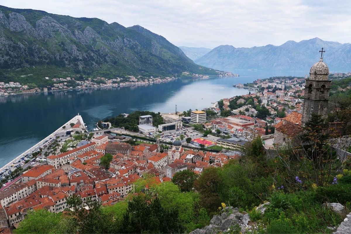 コトルの高台へ