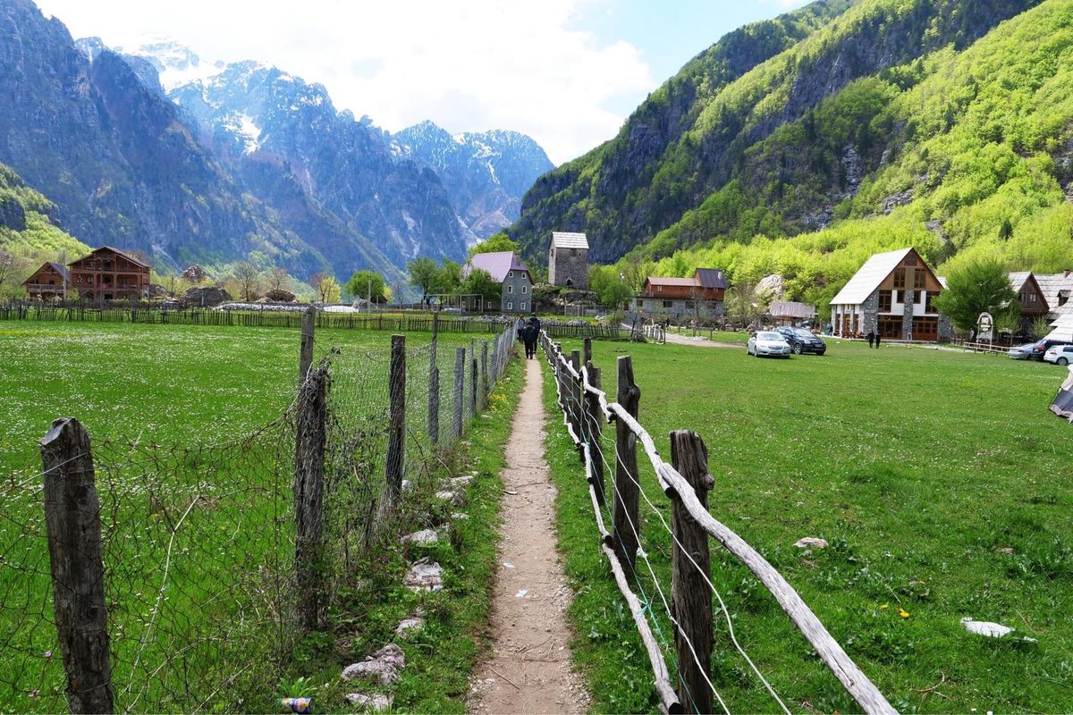 アルバニア北部のテスの村