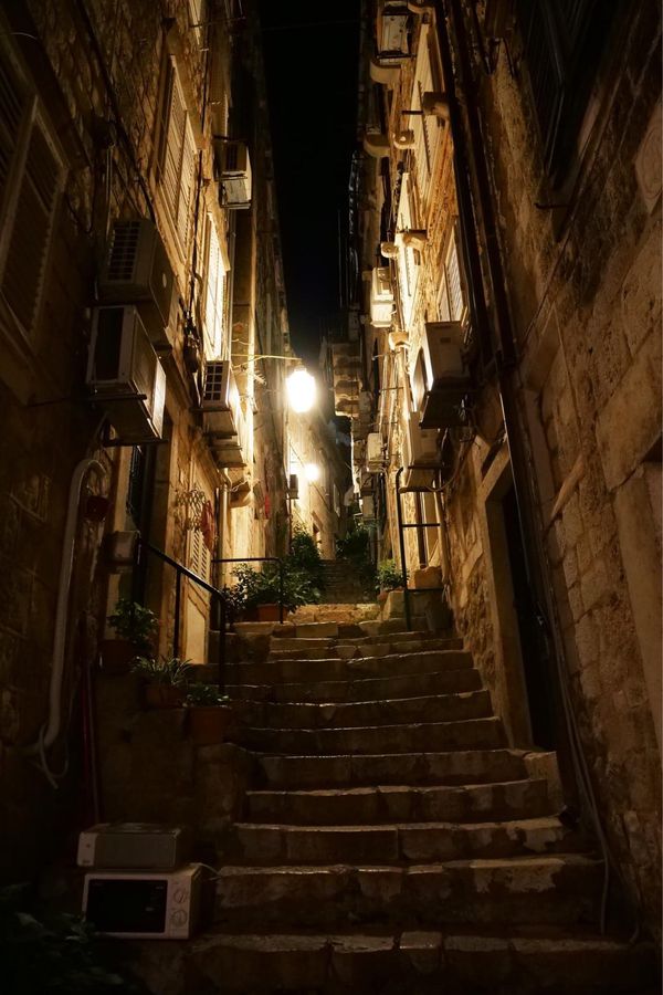 マケドニア共和国・Ohrid「バルカン半島旅行」の写真：夜のドゥブロヴニク