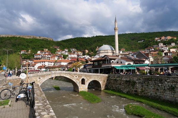 マケドニア共和国・Ohrid「バルカン半島旅行」の写真：プリズレン中心部の川