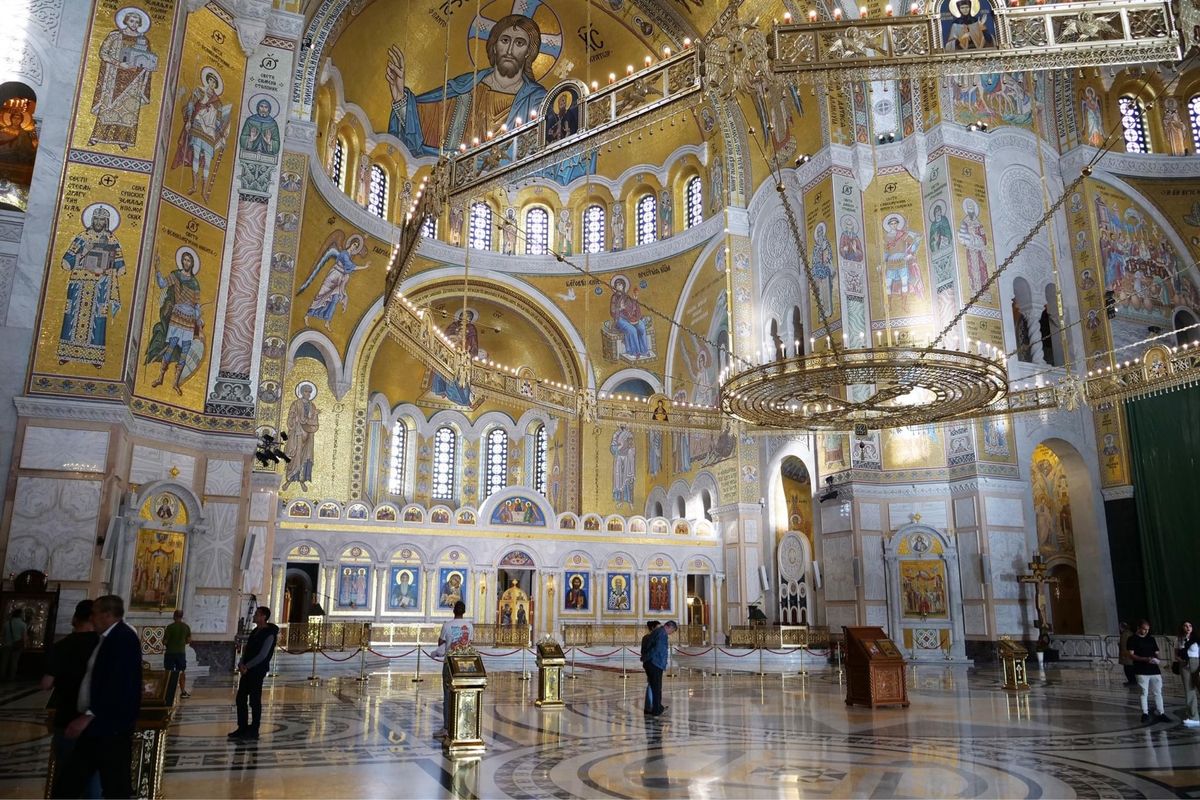 聖サワ大聖堂の内部は必見！