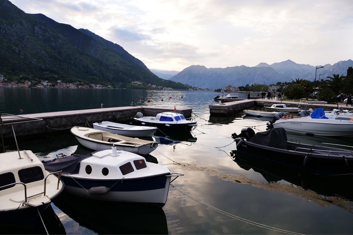 モンテネグロのコトルの海沿い