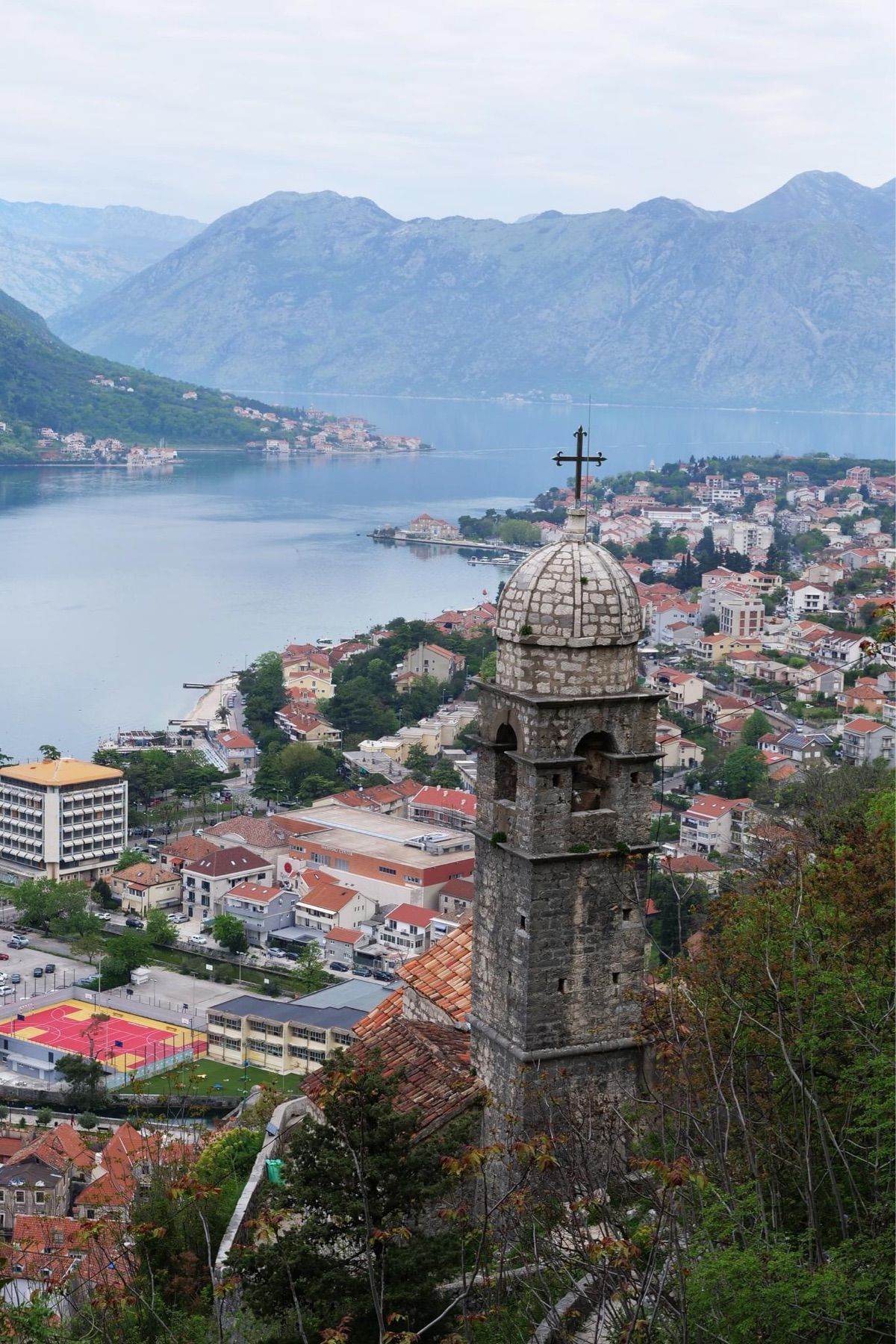 コトルの高台へ