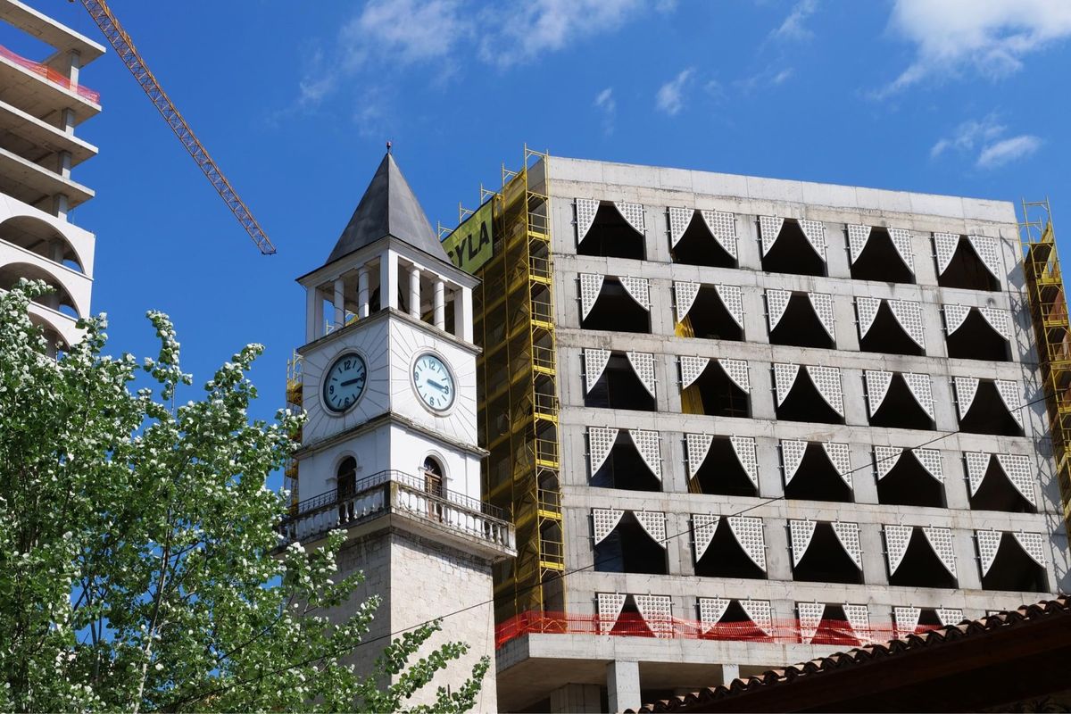 首都ティラナの広場