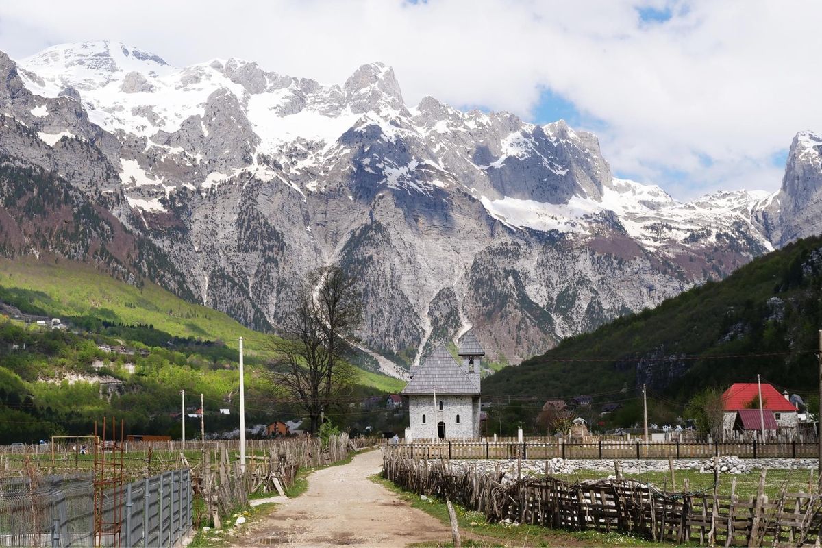 アルバニア北部のテスの村