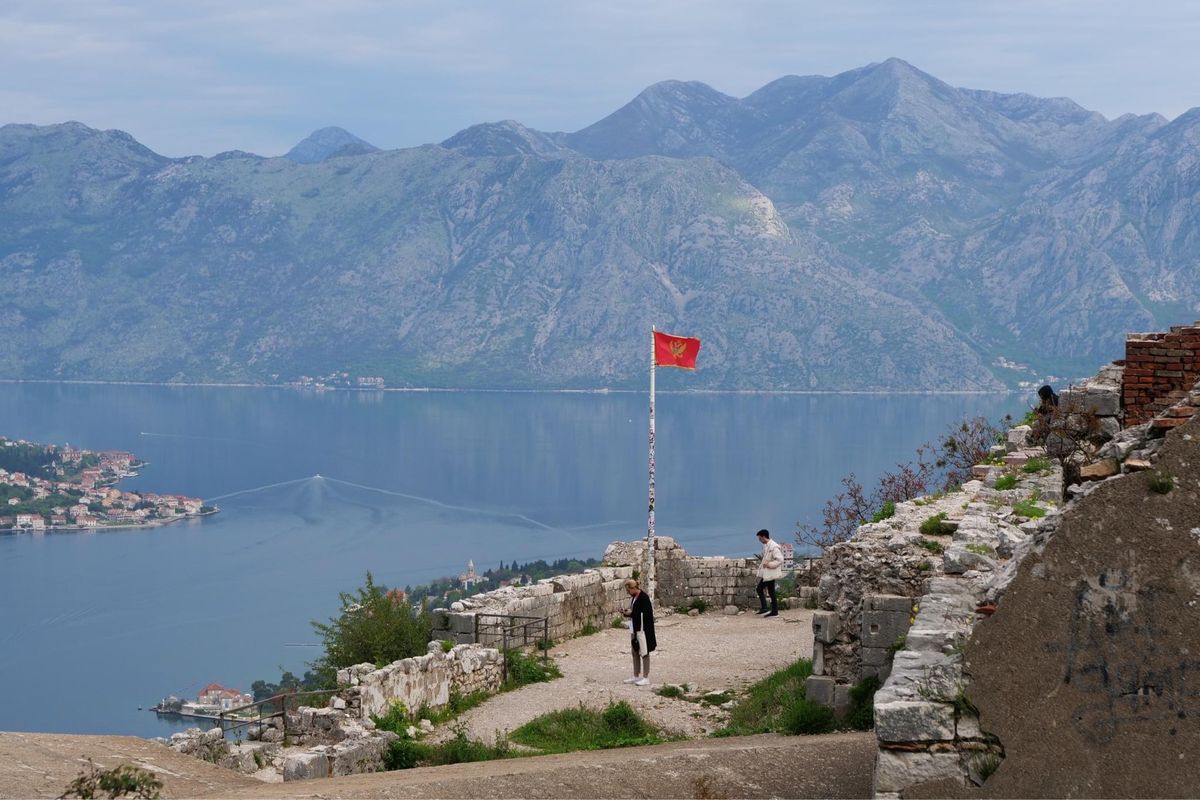 コトルの高台へ
