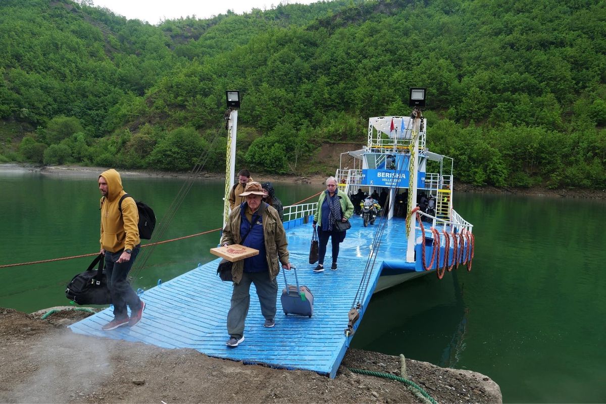 雨の中 フェリーで移動
1時間ほど