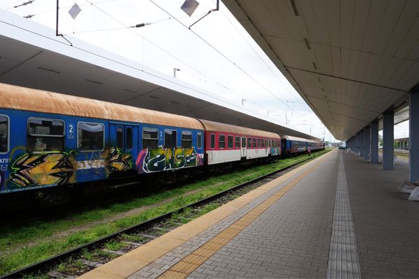 マケドニア共和国・Ohrid「バルカン半島旅行」の写真：落書きの多い列車