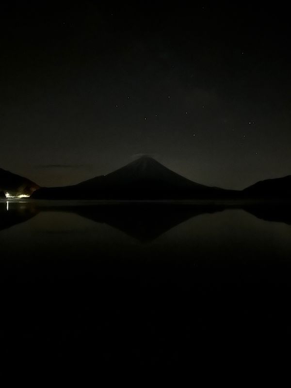 日本・山梨県「ふもとっぱらキャンプand精進湖」の写真：仮眠の後0時に起きて歩いて精進湖へ。0時...