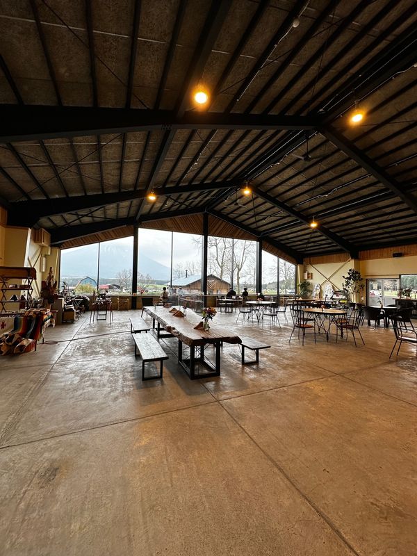 日本・山梨県「ふもとっぱらキャンプand精進湖」の写真：ふもとっぱらに「金山テラス」というレスト...