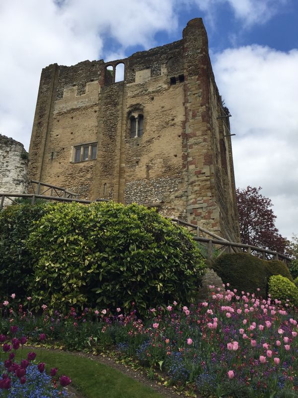 イギリス(英国)・ロンドン「春のイギリス(息子1才4ヶ月)」の写真：ギルフォード城