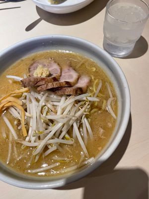 大泉洋の黄金ルートらしい
IORI ラーメン→ 北々亭 回転寿司

千歳駅...