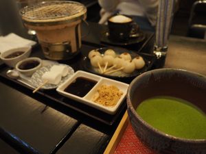 七輪で焼いて食べるおだんご🍡

熱々だから、団子が柔らか〜
かつ、七輪で焼...